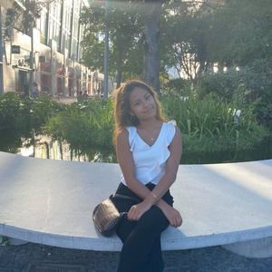 Meet your Posher, Edya